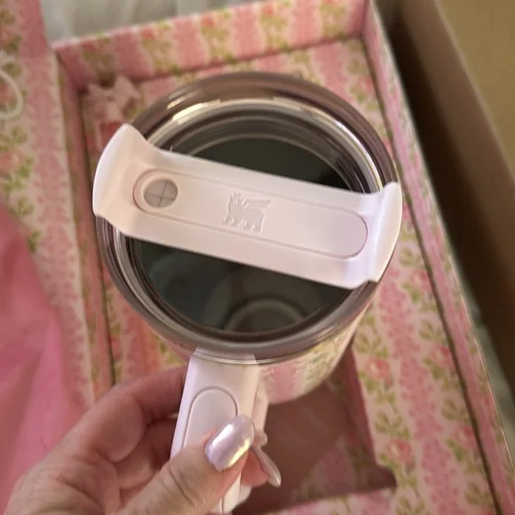 The Stanley x LoveShackFancy Quencher 40 OZ Blooming Heirloom Floral Bow - Picture 11 of 17